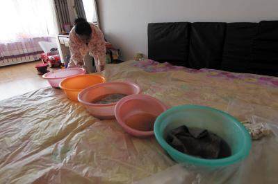海原楼上漏水，住户失联，小区没物管，业主维权难！律师来支招……
